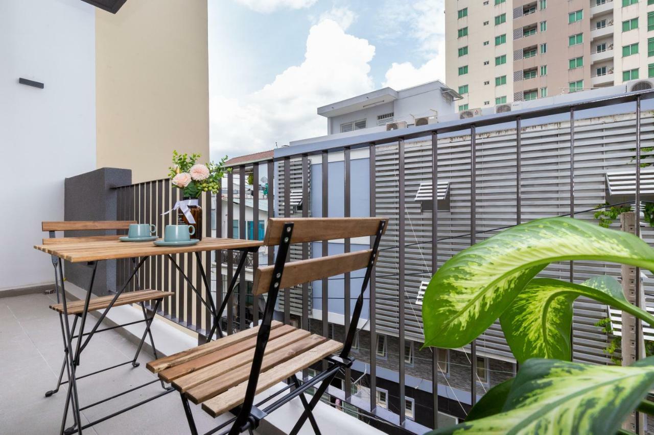 Cozrum Homes - Premier Residence Ho Chi Minh City Exterior photo